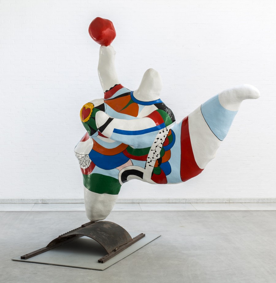 I en favnende bevægelse sender Niki de Saint Phalles “Nana Baloon”, (1960’erne)” signaler om frodighed og erotisk glæde. Foto: KUNSTEN Museum of Modern Art