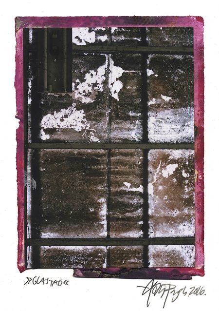 Lars Pryds: "Glastag", 2016. Maleri/collage på papir, 19,4 x 14,1 cm. Foto: Lars Pryds.