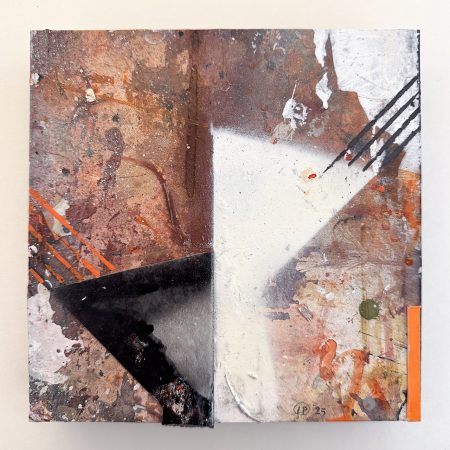 Lars Pryds: "Forskydninger #3", 2025. Acryl, spraymaling, blyant og collage på pap,  20 x 20 cm.  Foto: Lars Pryds